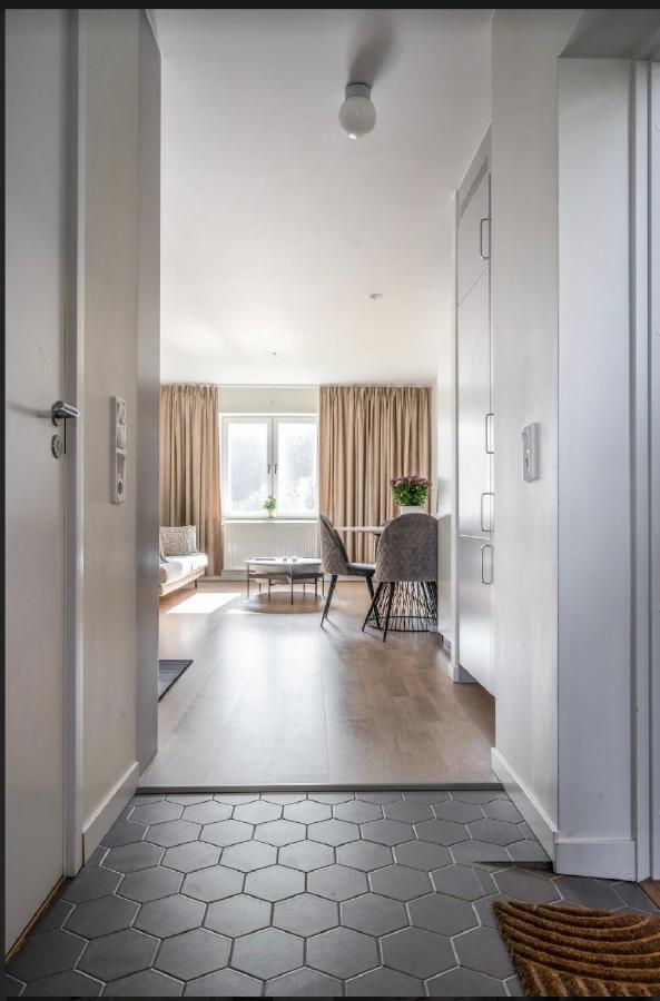 Central Apartment 5Min Drive To The Airport. Stockholm Kültér fotó
